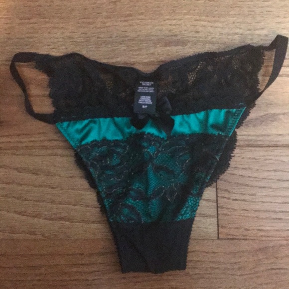 Victoria secret plunge bra and very sexy push up - Picture 6 of 8